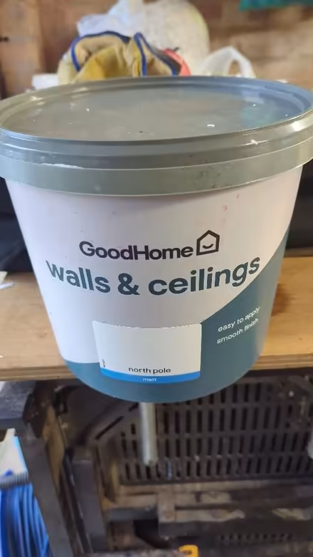 Photo of free "White" Paint (Kenilworth CV8) #1