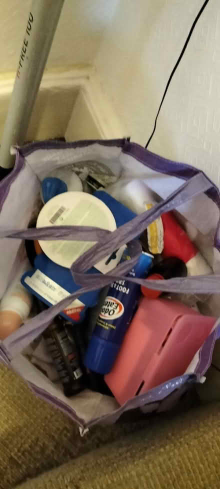 Photo of free bag full toiletries of to go (N22) #1