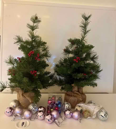 Photo of free Christmas decorations (Oxford Circus W1F) #1