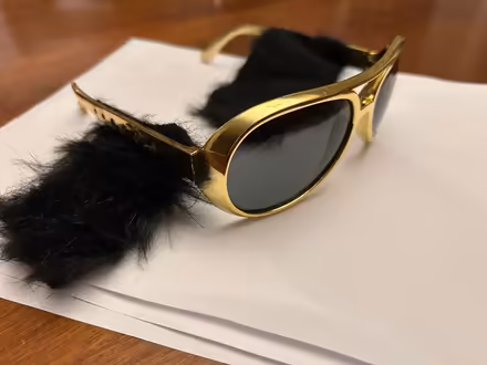 Photo of free Gimmick Elvis sunglasses (Freedom and Drake) #1