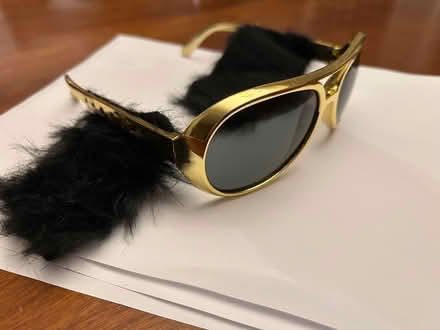 Photo of free Gimmick Elvis sunglasses (Freedom and Drake) #1