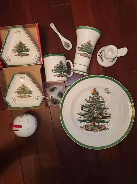 Photo of free Spode Christmas China (Melrose and Gower) #1