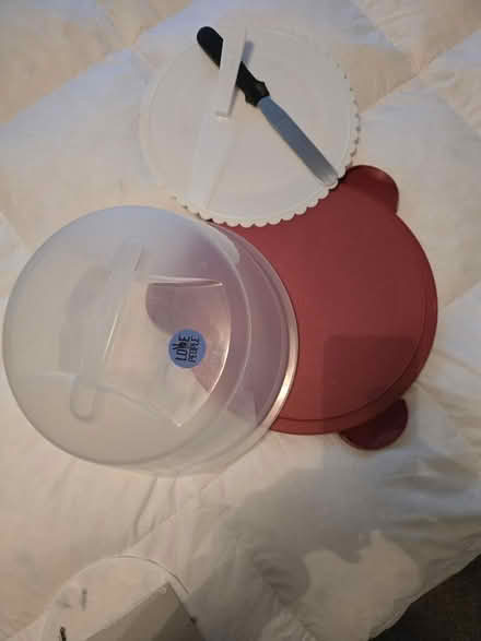 Photo of free Cake Carrier (Fletcher/Arden) #2
