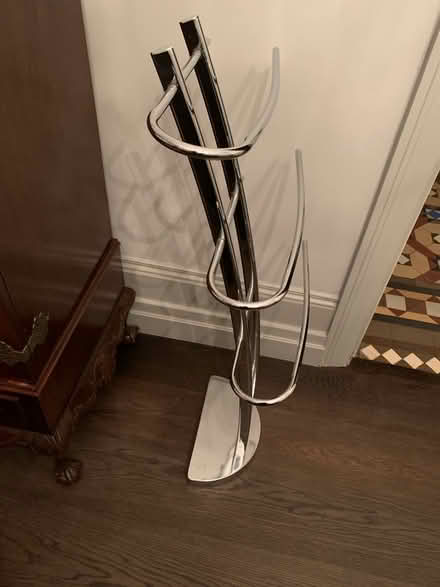 Photo of free Towel rail. Metal, great condition (Tooting SW17) #3