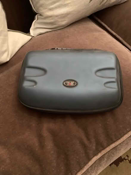 Photo of free CD/DVD storage case with handle (Tooting SW17) #1