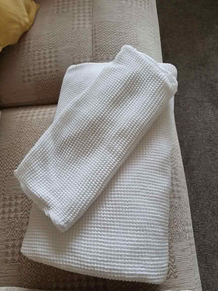 Photo of free single white bed quilt cover and pillow case (Heysham LA3) #1