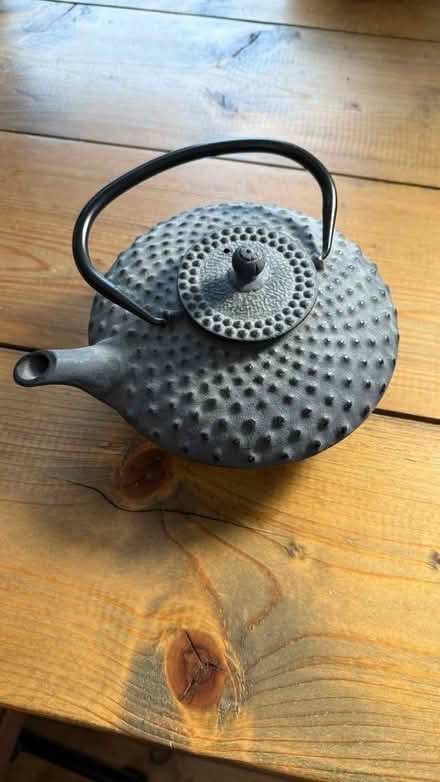 Photo of free Oriental tea pot and stand (SE13) #1