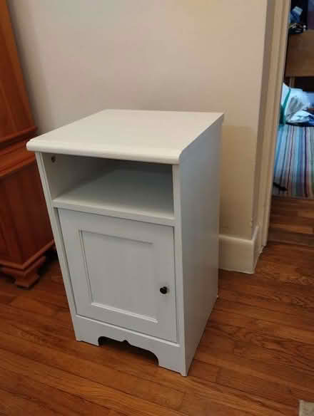 Photo of free Small white cabinet (East Finchley N2) #1