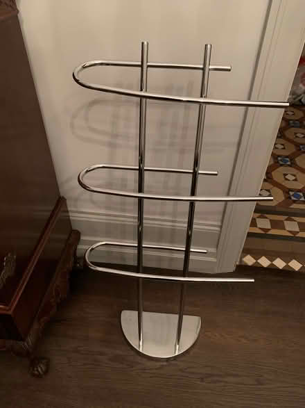 Photo of free Towel rail. Metal, great condition (Tooting SW17) #1