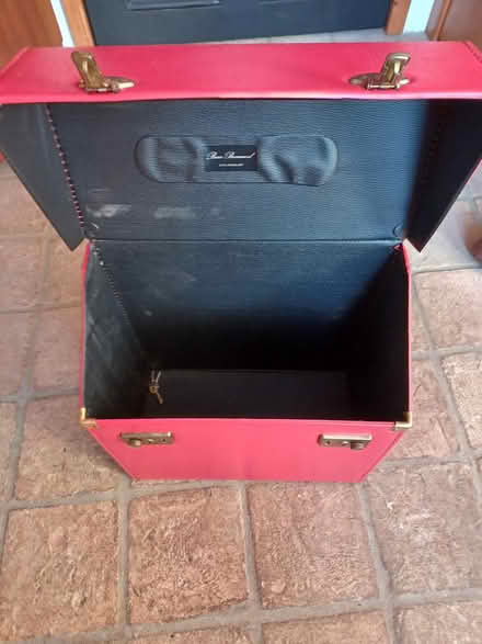 Photo of free LP case with carrying handle (Central Hitchin, SG5) #2