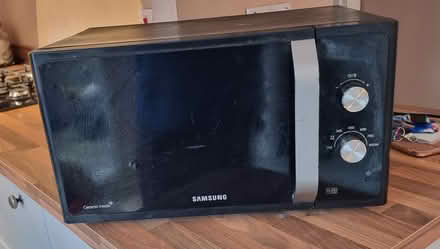 Photo of free Samsung 900watt microwave (Welwyn Garden City - AL7) #2