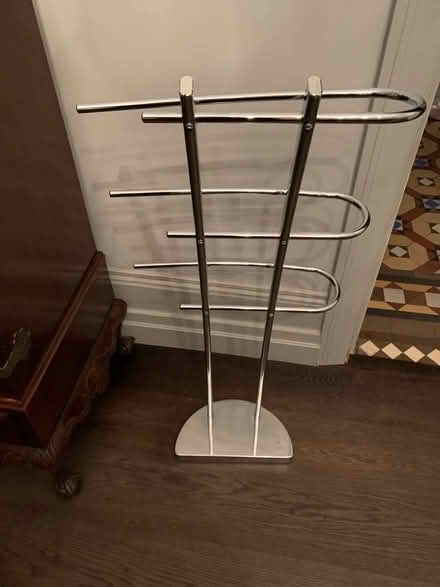 Photo of free Towel rail. Metal, great condition (Tooting SW17) #2