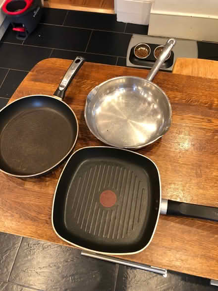 Photo of free 3 frying pans (Strawberry Hill TW1) #1