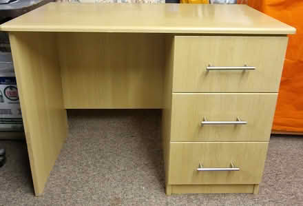 Photo of free Desk with 3 drawers (Hackney E5) #1