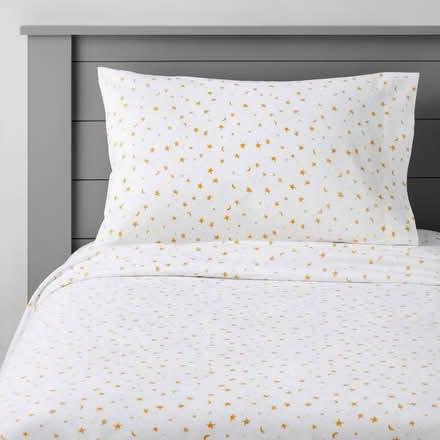 Photo of free Stars Fitted + Top Sheet (Twin) (Highland Park/Eagle Rock) #3