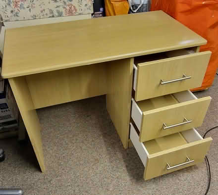 Photo of free Desk with 3 drawers (Hackney E5) #2
