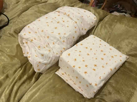 Photo of free Stars Fitted + Top Sheet (Twin) (Highland Park/Eagle Rock) #1