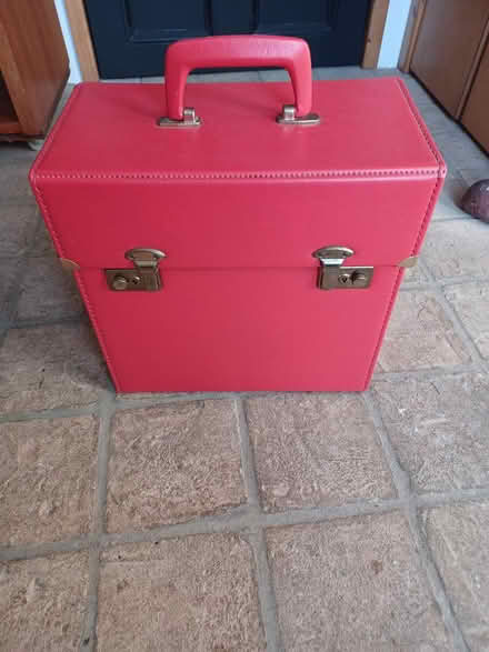 Photo of free LP case with carrying handle (Central Hitchin, SG5) #1