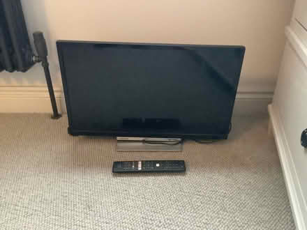 Photo of free 24inch Toshiba smart TV (Newington Green N1) #1