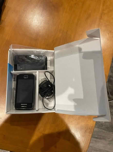 Photo of free Mobile phone (Row Town KT15) #1