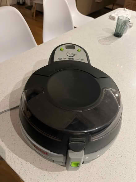 Photo of free Air fryer (Br2 Shortlands) #1