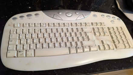 Photo of free Logitech cordless keyboard & mouse (Bog Gate TW10) #1