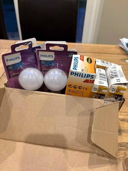 Photo of free Box mixed bayonet light bulbs NEW (Southfields SW19) #2