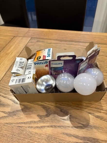 Photo of free Box mixed bayonet light bulbs NEW (Southfields SW19) #1
