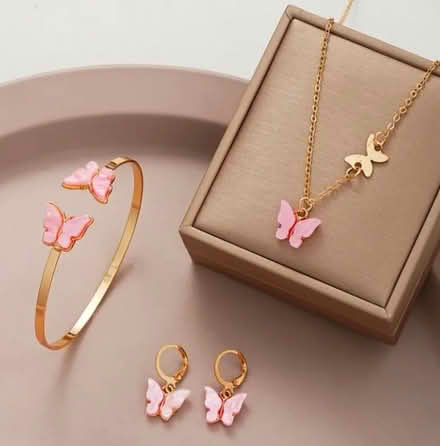 Photo of Accessories (Crown street RG1) #1