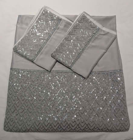 Photo of free Double Duvet & 2 Pillow cases (Raynes Park SW20) #1