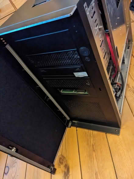 Photo of free Classic Lian Li PC case (OX14, Abingdon) #3