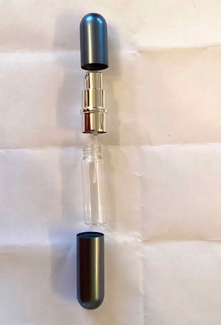 Photo of free Perfume travel atomisers (Poynton SK12) #2
