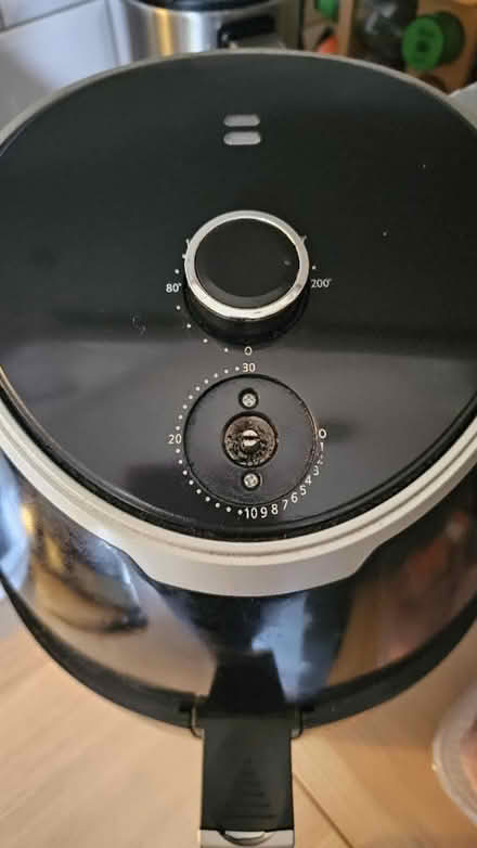 Photo of free Air fryer (RM9 Dagenham) #2