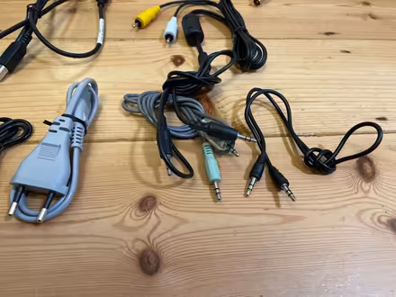 Photo of free Selection of computer cables (AL1) #4