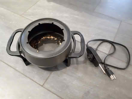 Photo of free Electric fondue pot (Gatineau J8X2Z4) #1