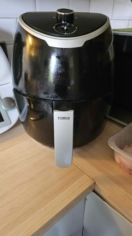 Photo of free Air fryer (RM9 Dagenham) #1