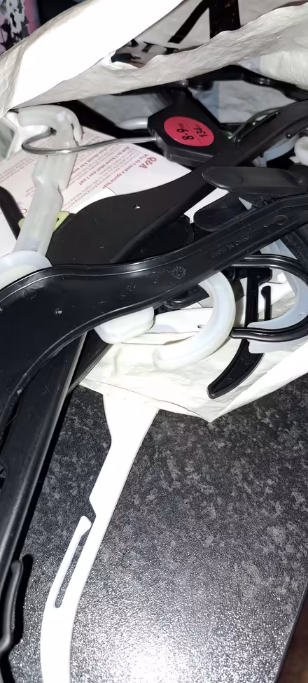 Photo of free Children's clothes hangers (AB16) #1