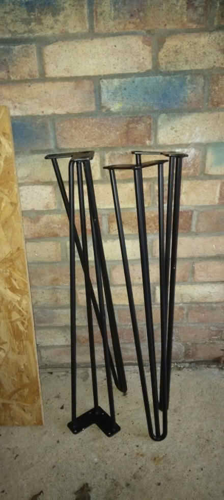 Photo of free 4 black table legs (Kennington OX1) #1