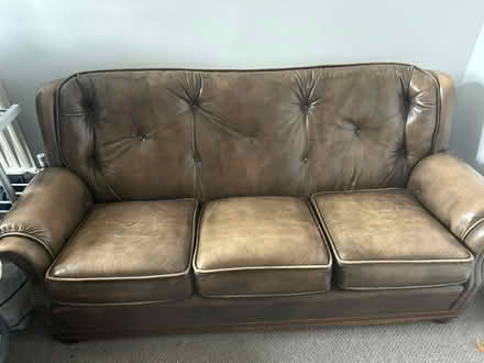 Photo of free Vintage leather sofa (NG12 Radcliffe) #1