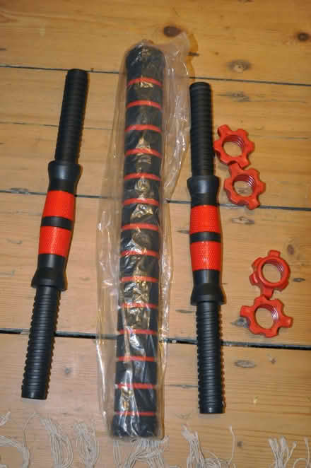 Photo of free 8 kg dumb bell set, brand new, with connecting rods (Tooting SW17) #1