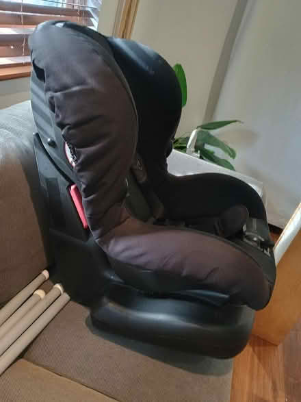 Photo of free Maxi-Cosi Axiss Swiveling Car Seat (N13) #2