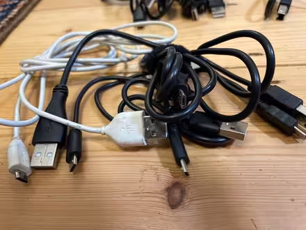 Photo of free Selection of computer cables (AL1) #3