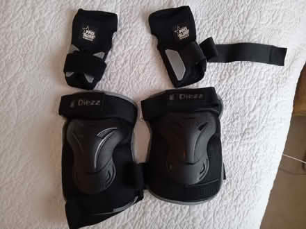 Photo of free Snow boarding knee/elbow pads (Steyning BN44) #1