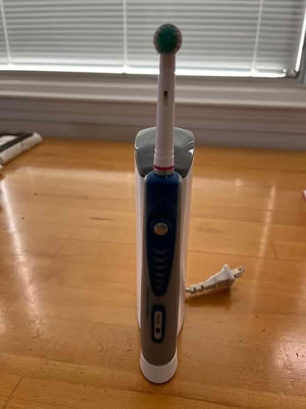 Photo of free Braun 4729 rechargeable toothbrush (San Carlos-El Camino near Hull) #1