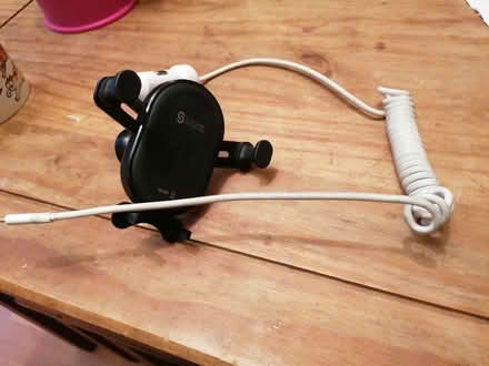 Photo of free In car iPhone charger and phone holder (Stirchley B30) #1