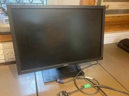Photo of free Dell monitor / computer screen (London, Barnes, SW13) #1