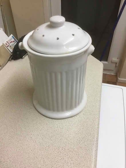 Photo of free Ceramic compost caddy (B62 near Blackheath) #1
