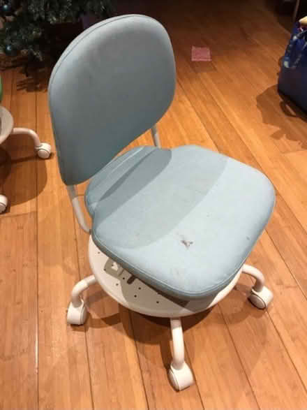 Photo of free Swivel chair for kids (SE16) #1