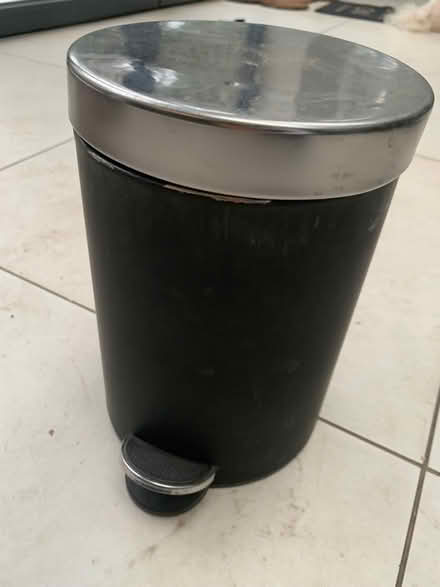 Photo of free Small Pedal Bin (Lee SE12) #1