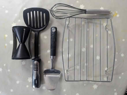 Photo of free Various kitchen utensils (Harringay N4) #1